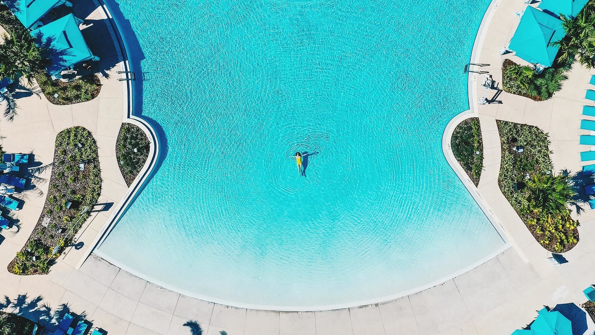 Woman floating in the middle of the large Fins Up Pool at Margaritaville Resort Orlando.