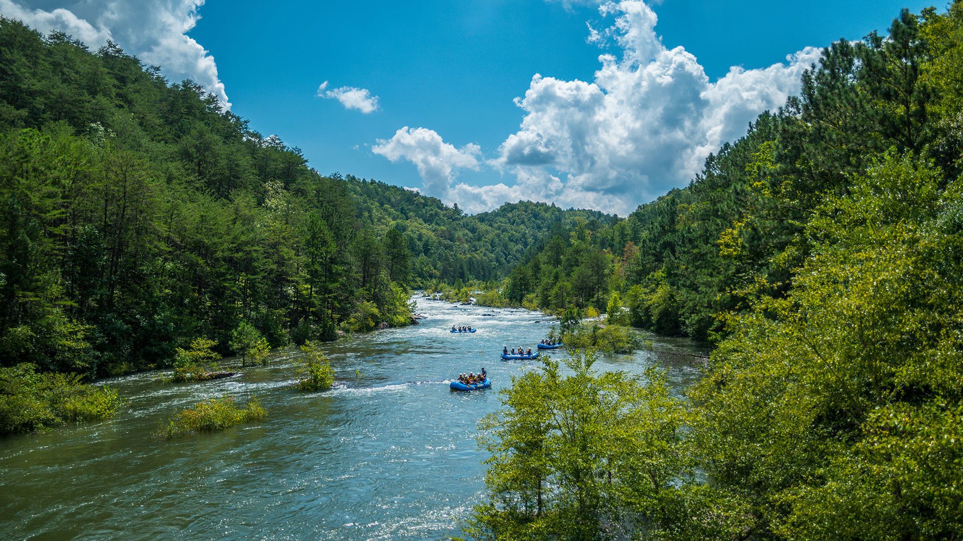 Guided whitewater rafting trips on the Pigeon River in the Smokies 
