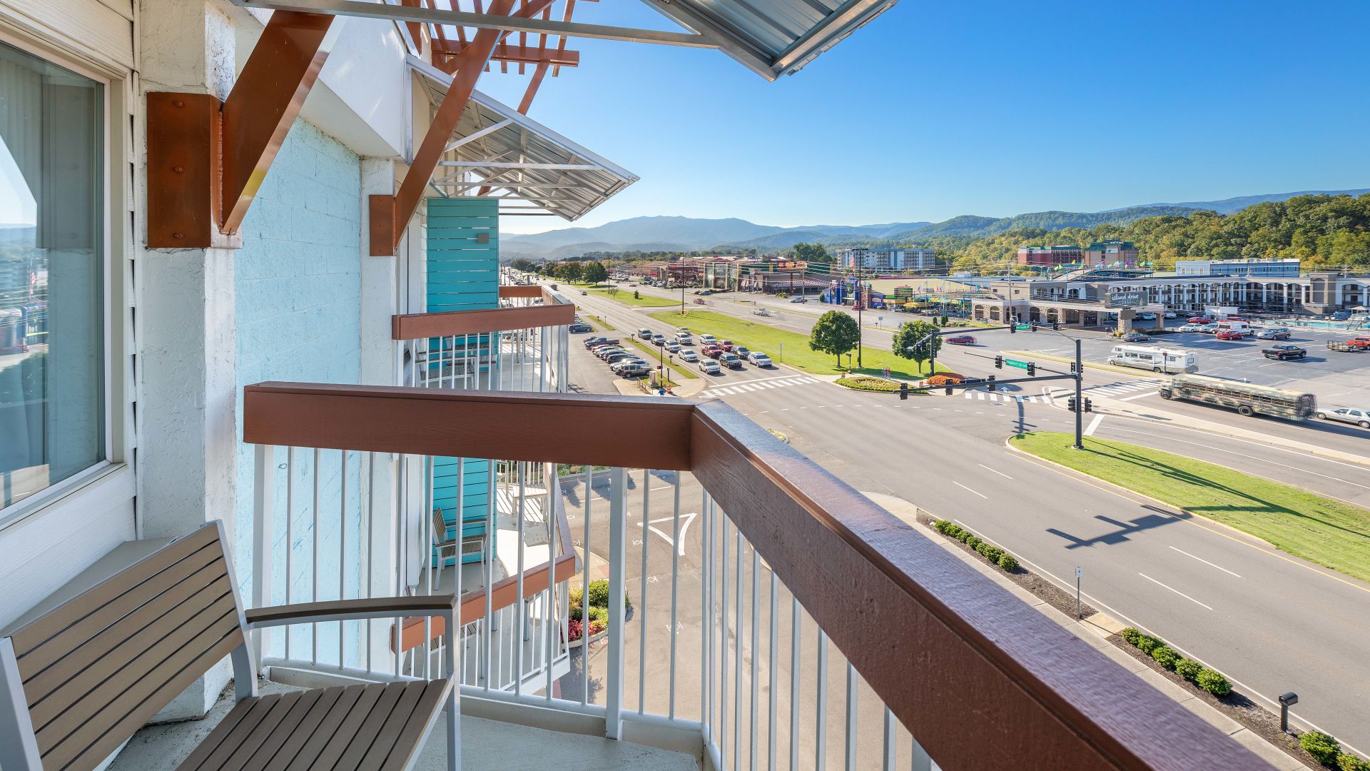 Pigeon Forge Hotel with Balcony