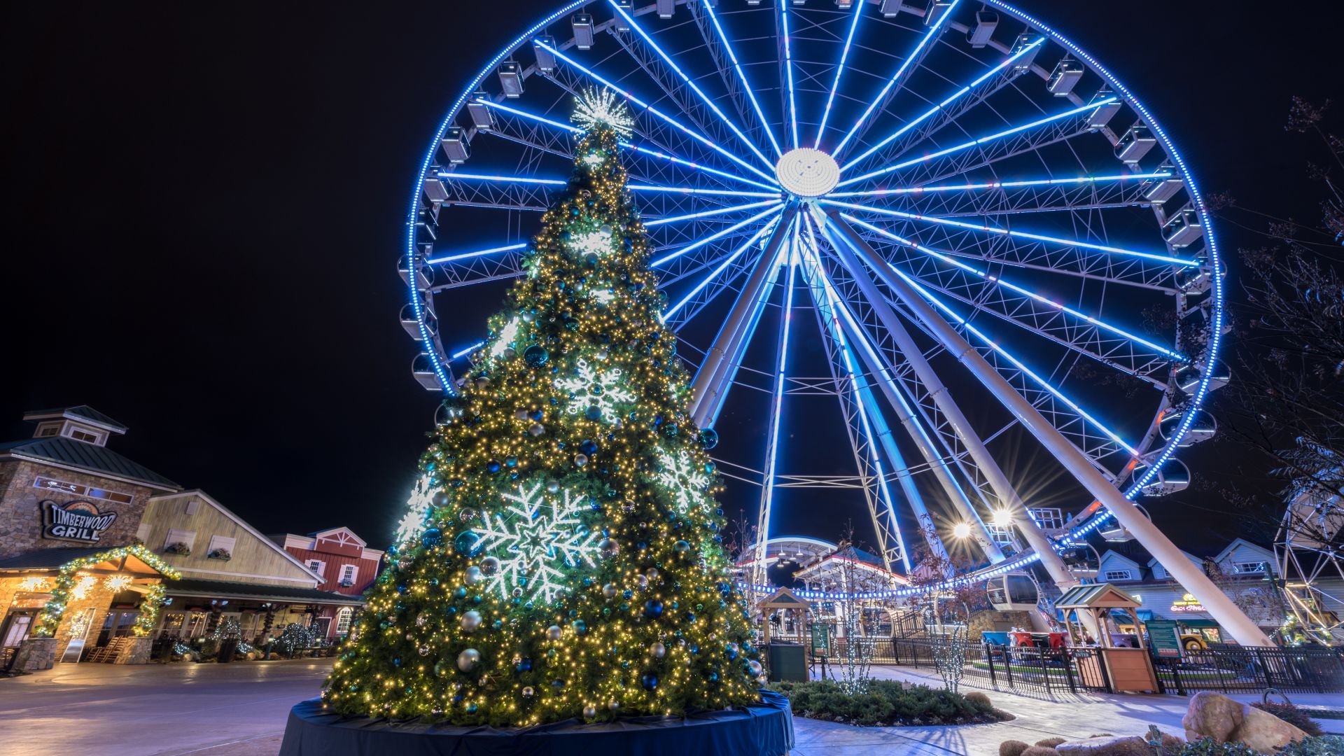 The Island Pigeon Forge Ferris Wheel at Christmas